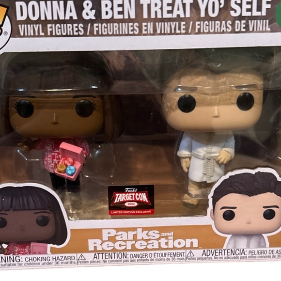 Funko POP!  Parks & Recreation Donna & Ben Treat Yo'self 2-Pack - Picture 8 of 8